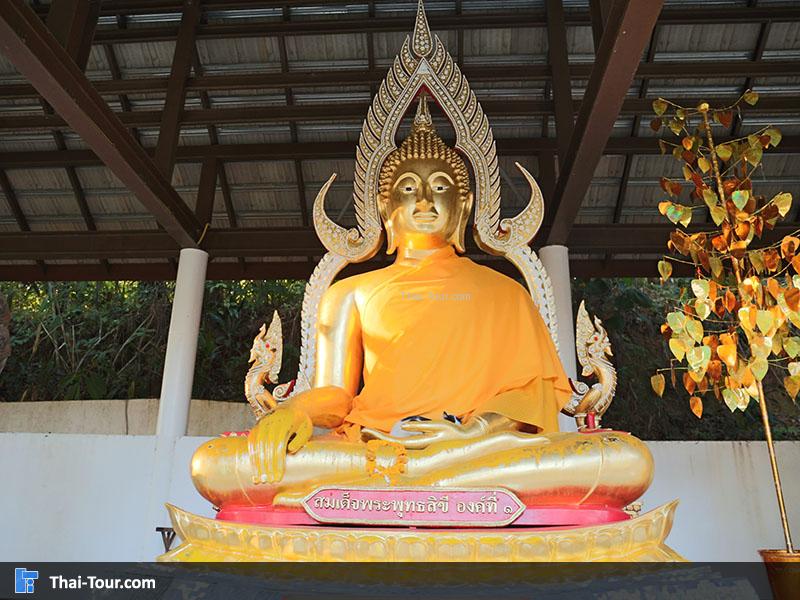 พระประทาน วัดพระธาตุดอยตุง