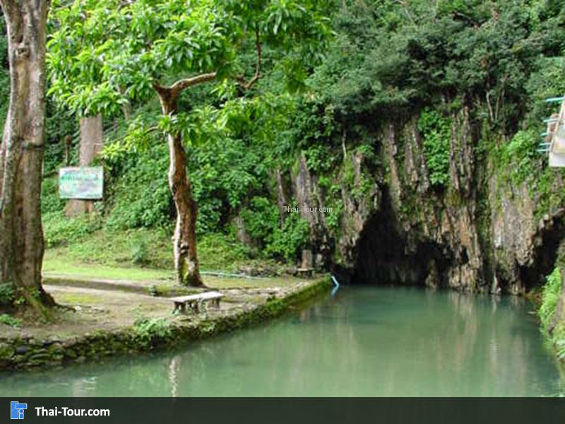 ถ้ำปลา เป็นถ้ำหนึ่งที่มีน้ำไหลภายในถ้ำ