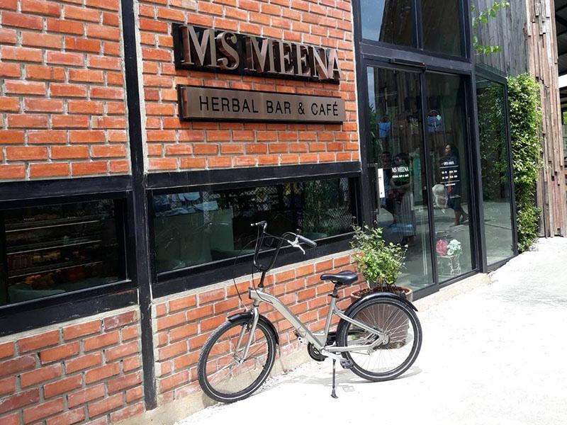 มุมหน้าร้าน มีจักรยานจอด