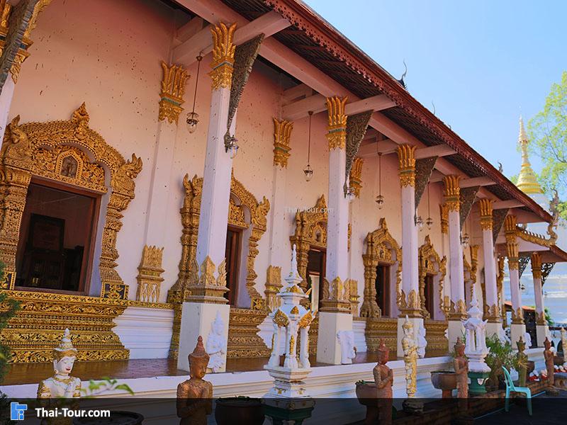 บริเวณ โบสถ์ ข้างๆ เจดีย์สามเหลี่ยม