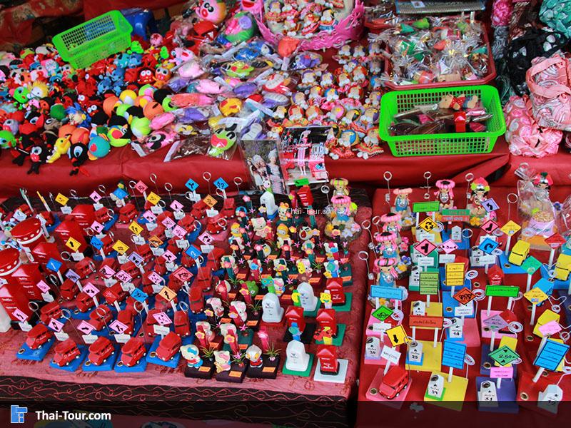 ร้านขายของฝากที่ระลึกมากมาย
