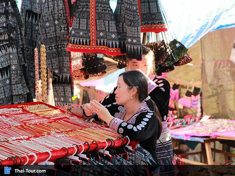 ร้านขายของฝากที่ระลึกมากมาย