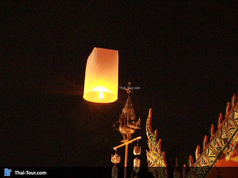 ปล่อยโคม วัดมหาวัน