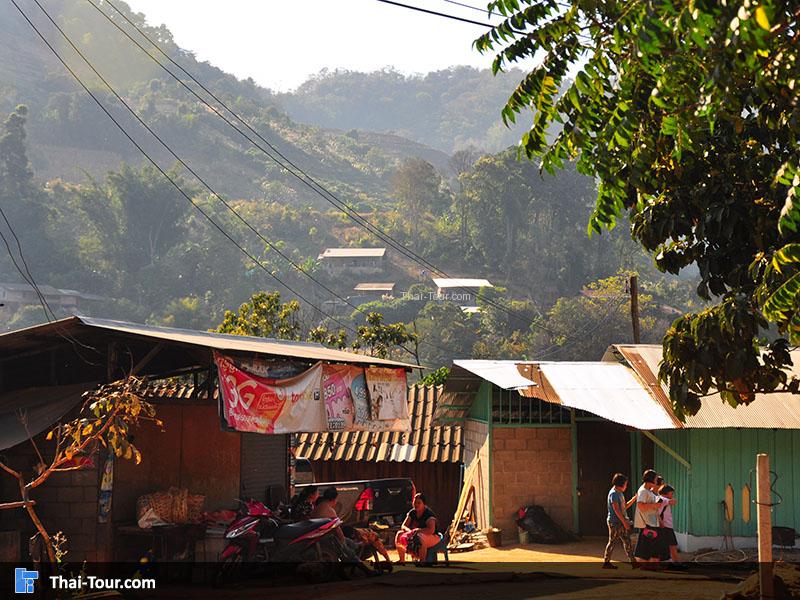 บริเวณถนนบ้านม้ง (แม้ว) แม่สาใหม่