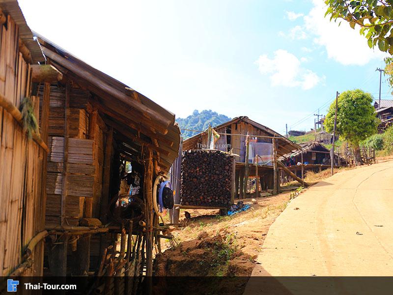บ้านตัวอย่าง และศูนย์ศิลปาชีพลาหู่นะ