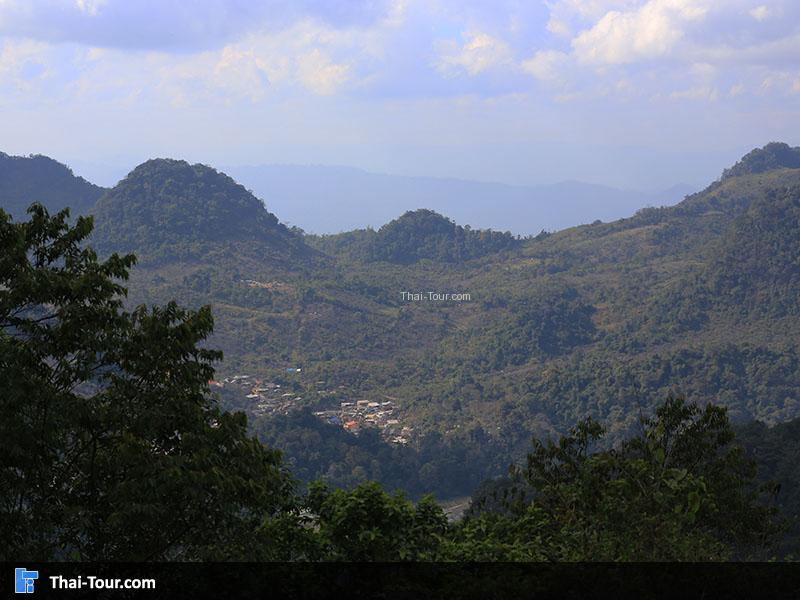 เป็นภูเขาและท้องฟ้า ชัดเจนสวยงาม