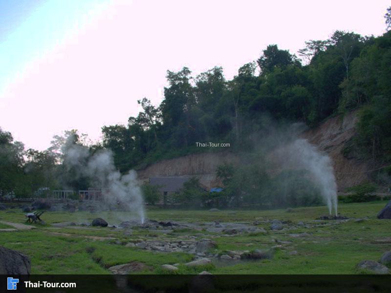 บรรยากาศรอบๆ บ่อน้ำพุร้อนฝาง