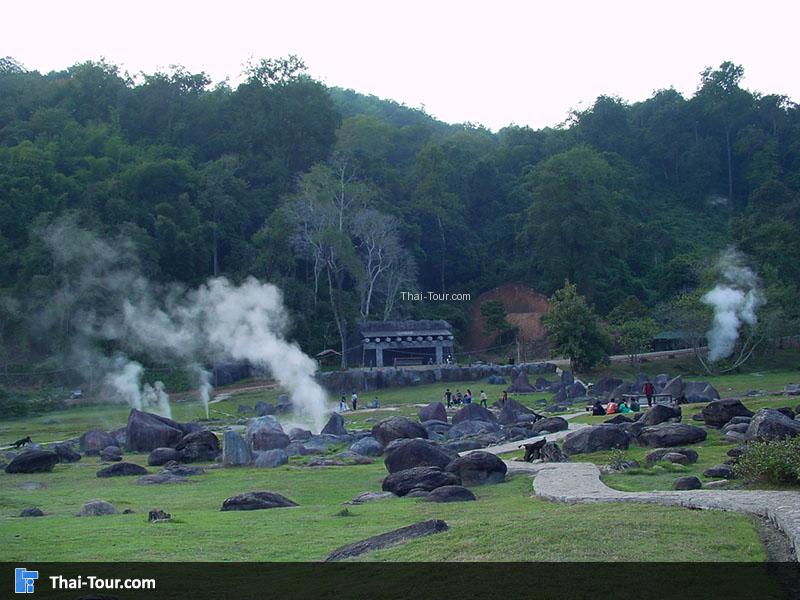 บรรยากาศรอบๆ บ่อน้ำพุร้อนฝาง