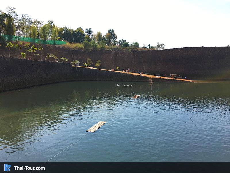 จุดเล่นน้ำและแพไม้ไผ่