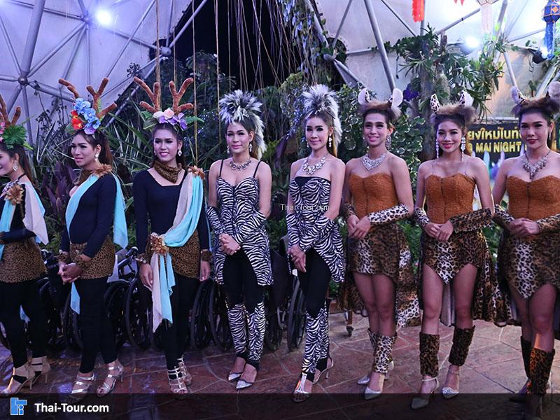 ถ่ายรูปกับนักแสดงโชว์