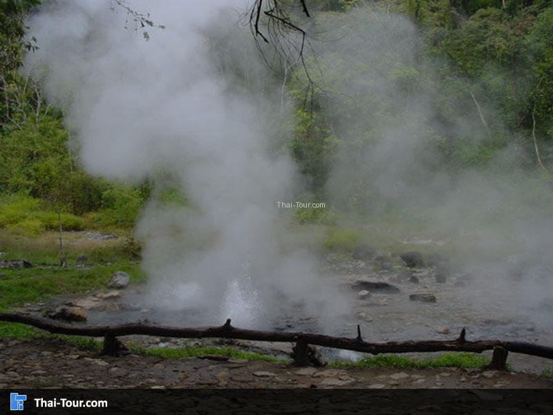 น้ำพุร้อนที่นี่คาดว่ามีการเกิดแบบน้ำพุร้อนกีเซอร์