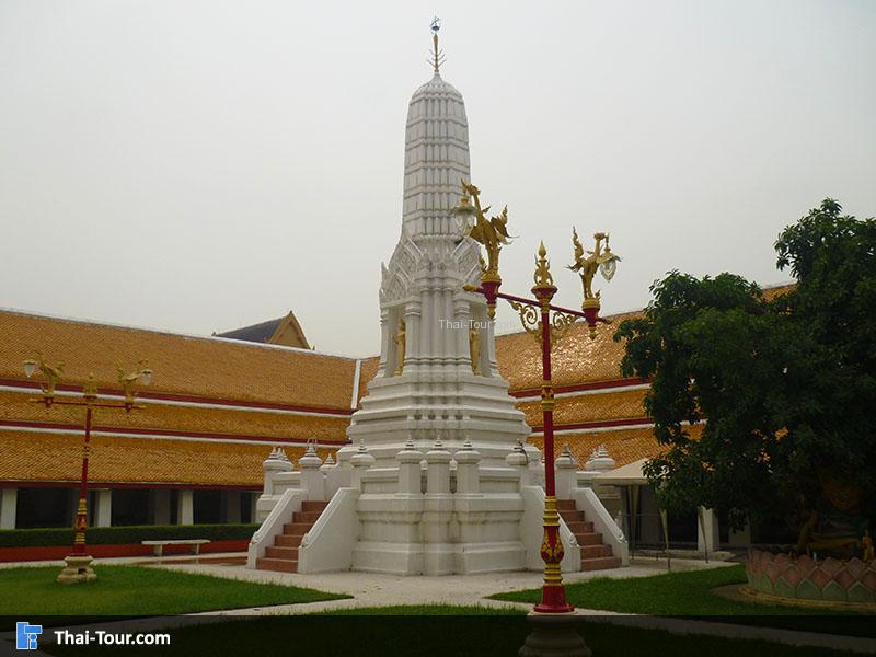 พระปรางค์และพระเจดีย์ราย
