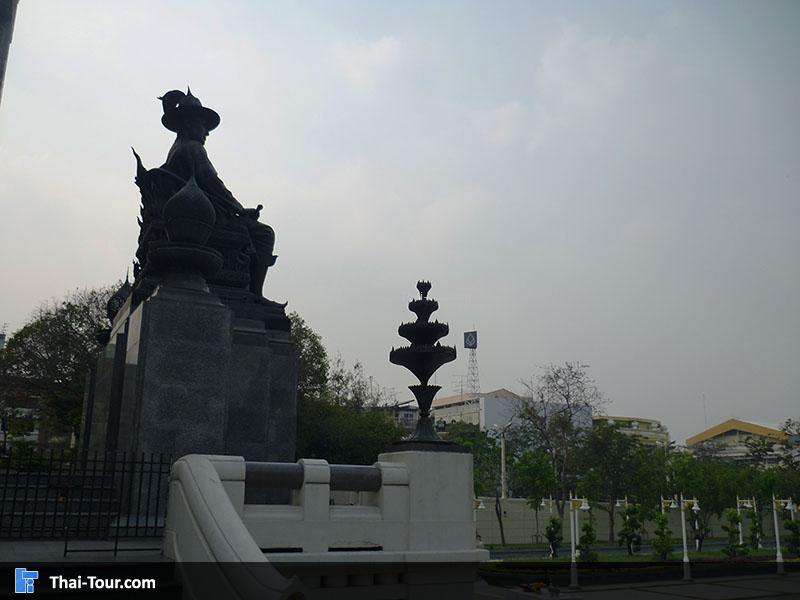 อนุสาวรีย์พระบาทสมเด็จพระพุทธยอดฟ้าจุฬาโลก