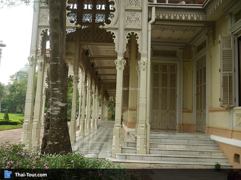 พิพิธภัณฑ์ศิลปาชีพพระที่นั่งอภิเษกดุสิต