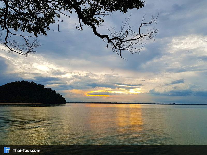 พระอาทิตย์ตกยามเย็น