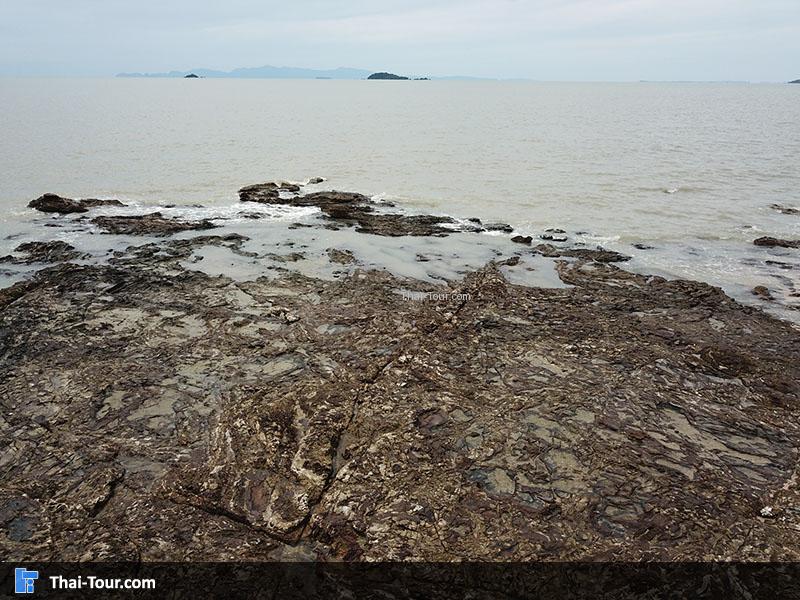 หาดหินเหล็ก