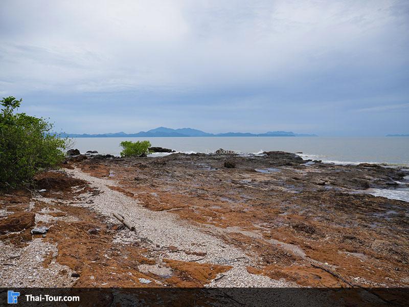 หาดหินเหล็ก