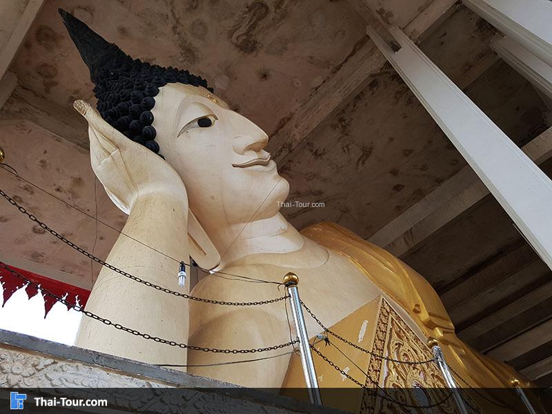 พระพุทธไสยาสน์องค์ใหญ่ ขนาดยาว 35 เมตร สูง 15 เมตร