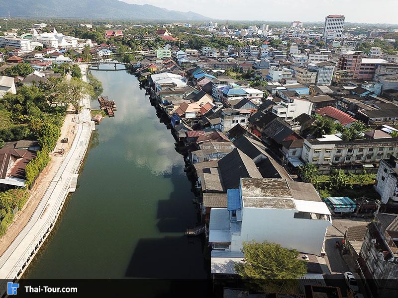 ภาพมุมสูงชุมชนริมน้ำจันทบูร
