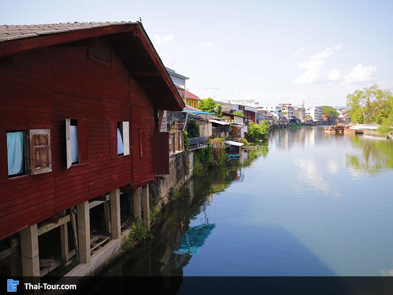 ภาพมุมสูงชุมชนริมน้ำจันทบูร