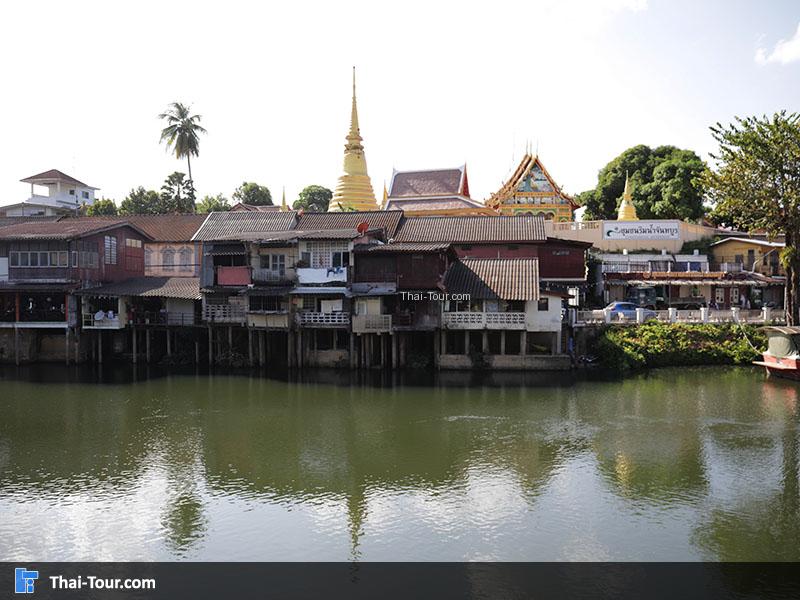 ภาพมุมสูงชุมชนริมน้ำจันทบูร