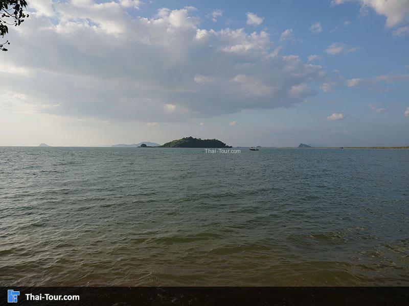 หน้าชายหาดมองออกไปวิวทะเล