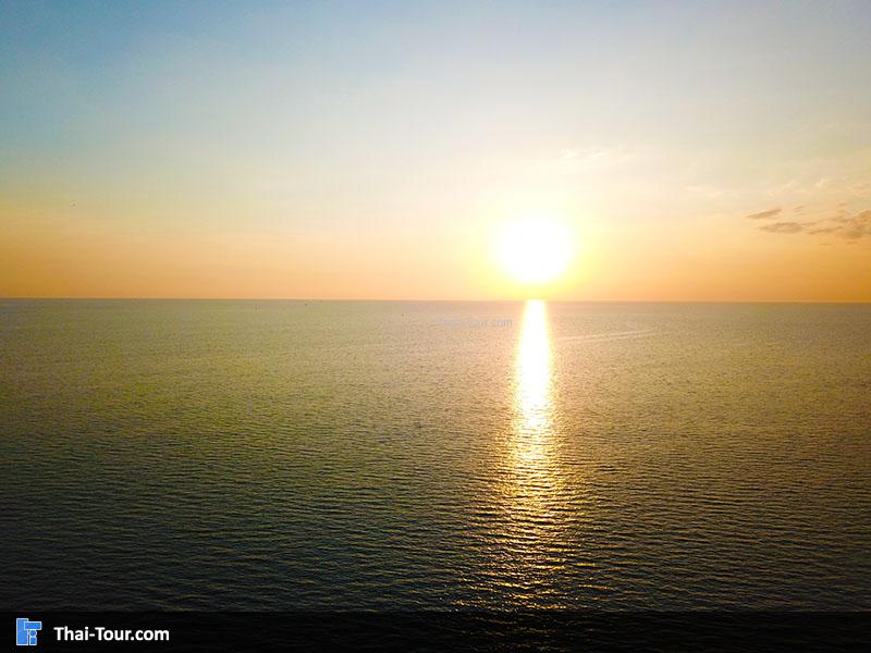 วิวพระอาทิตย์ตกยามเย็น