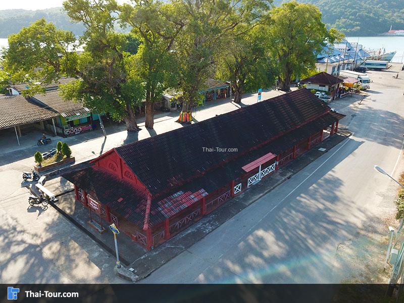 ภาพมุมสูงตึกแดง