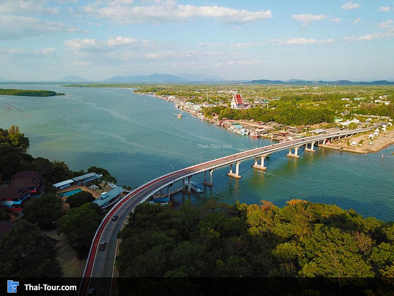 ภาพมุมสูง สะพานเฉลิมพระเกียรติปากน้ำแขมหนู