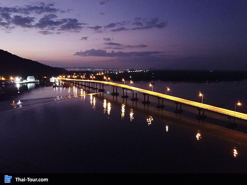 ภาพกลางคืน สะพานตากสินมหาราช