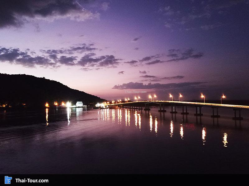 ภาพกลางคืน สะพานตากสินมหาราช