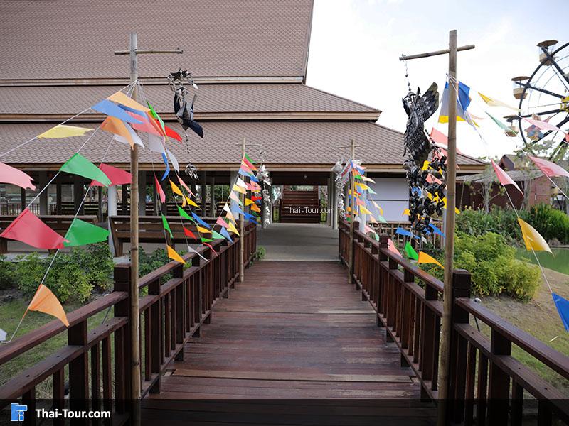 สะพานข้ามไปเรือนไทย