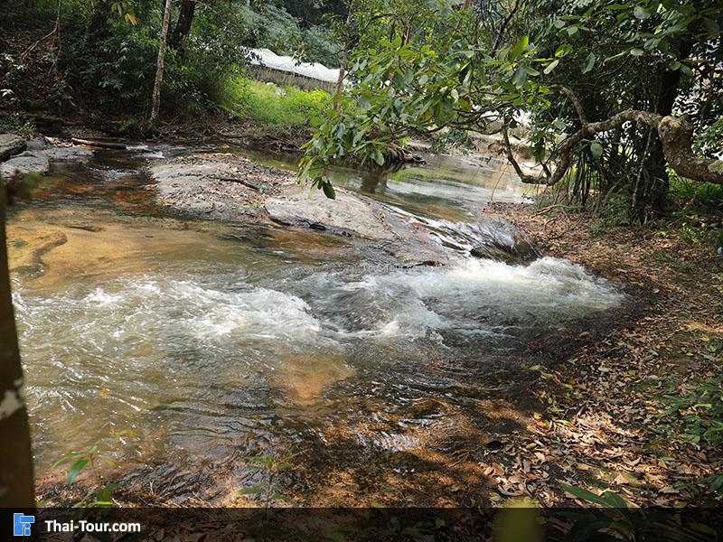 น้ำตกผาดอกเสี้ยว