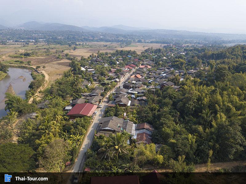 ภาพมุมสูง หมู่บ้านทอผ้าซิ่นตีนจก