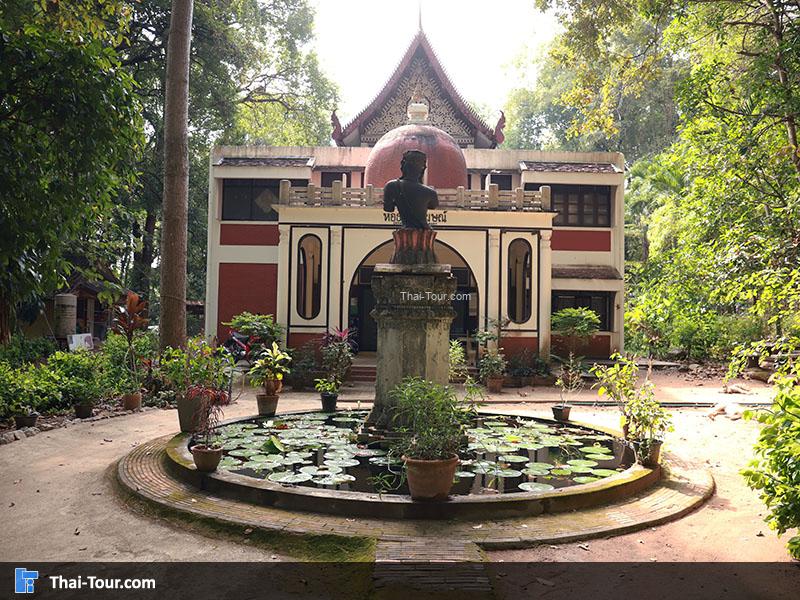 ด้านหน้า วัดอุโมงค์