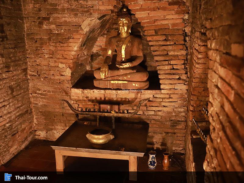 พระพุทธรูปภายใน วัดอุโมงค์