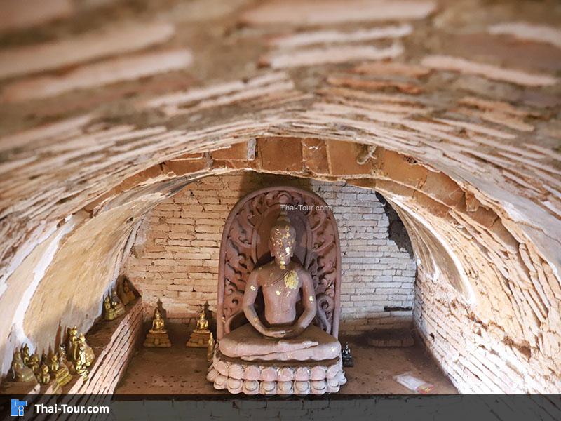 พระพุทธรูปภายใน วัดอุโมงค์