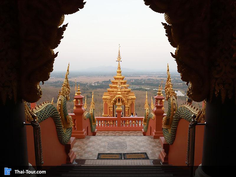 มองออกมาจากวัด มองเห็นวิว วัดพระธาตุดอยพระฌาน