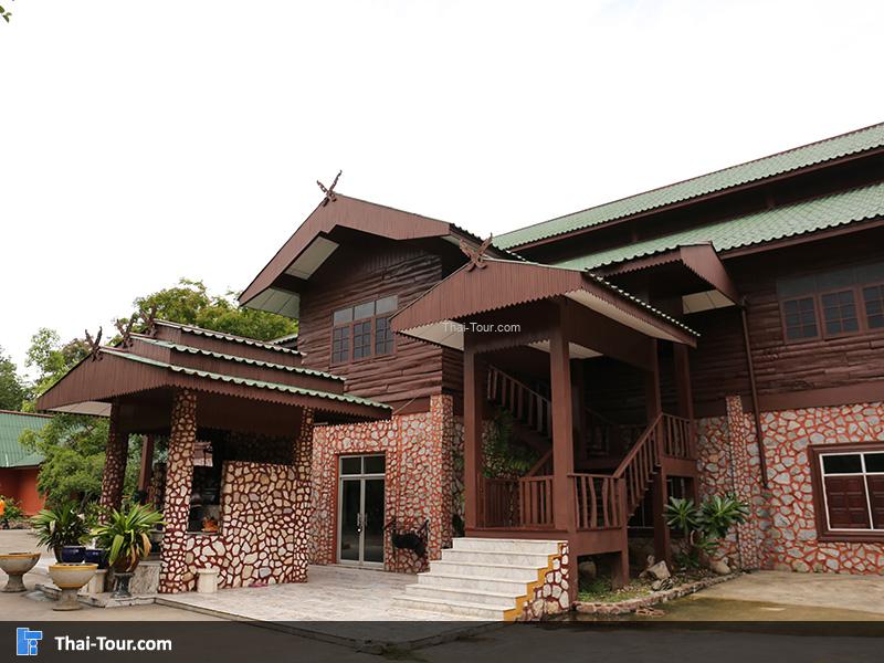 บึงด้านหน้าวัดป่าชัยรังสี