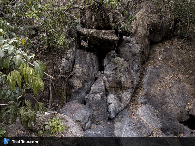 ภาพมุมสูง น้ำตกผากล้วยไม้