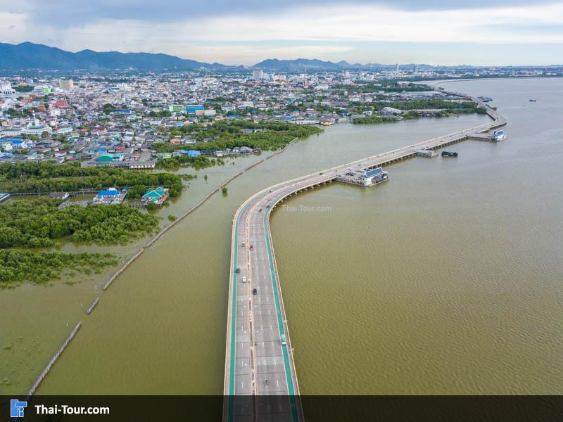 ภาพมุมสูง ด้านบน สะพานชลมารควิถี
