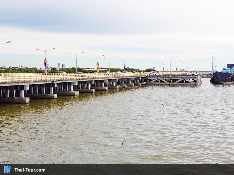 บรรยากาศสะพานด้านล่าง