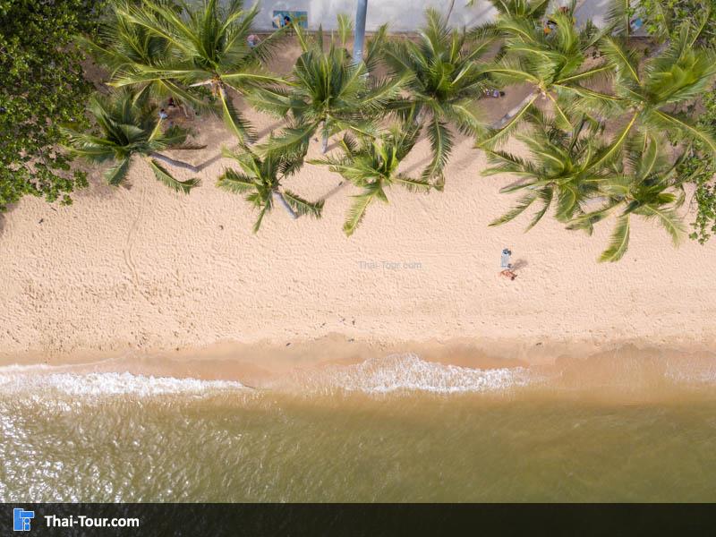 ภาพมุมสูง ชายหาด หน้า หาดนาจอมเทียน