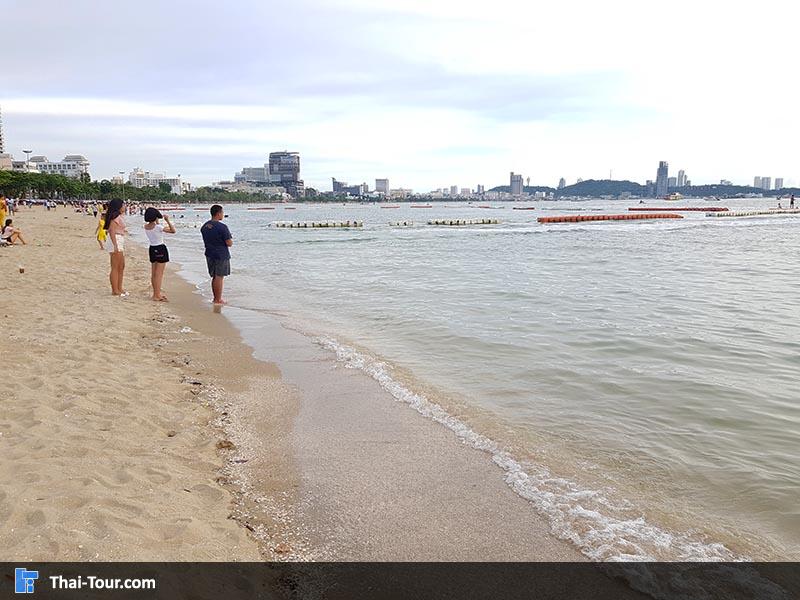 เดินเล่นริมชายหาดพัทยาเหนือ