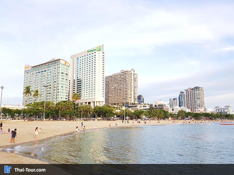 บรรยากาศหน้าชายหาดยามเย็น