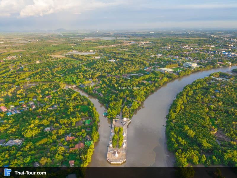 ภาพมุมสูง วัดปากน้ำโจ้โล้ มองเห็นแม่น้ำ