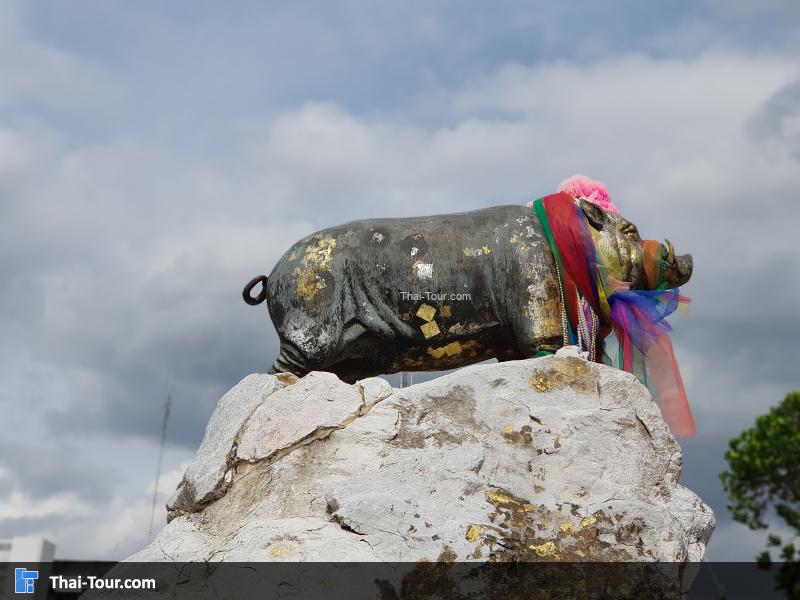 อนุสาวรีย์หมู