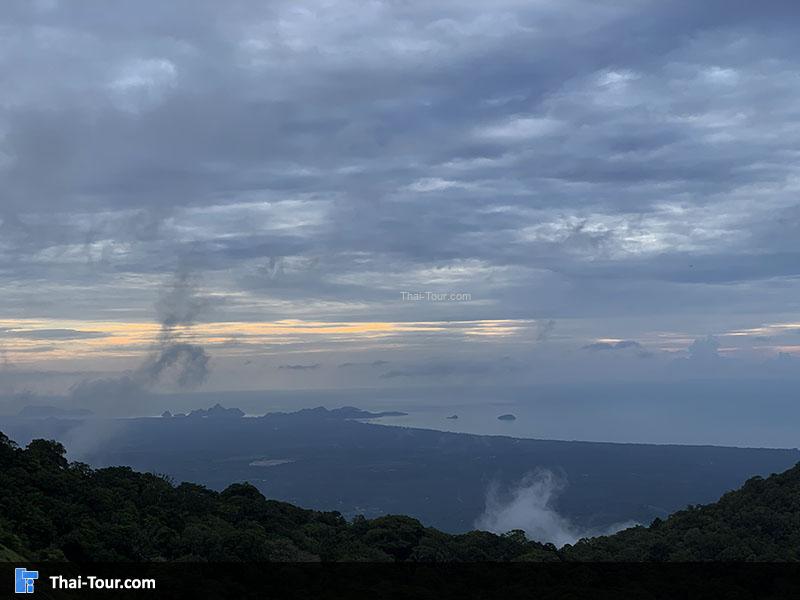 ภาพยามเช้าเห็นทะเลห้วยยางแสงกำลังมา