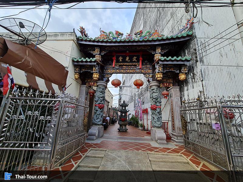 ทางเข้า ศาลเจ้าแสงธรรม