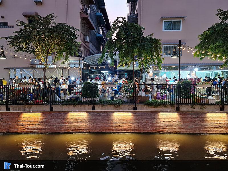 บรรยากาศยามค่ำคลองโอ่งอ่าง